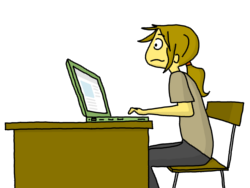 Een meisje achter haar laptop.