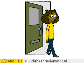 Een meisje verlaat het huis.