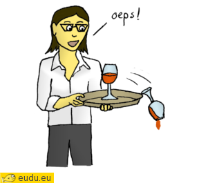 Een serveerster laat per ongeluk een glas wijn van haar dienblad vallen.